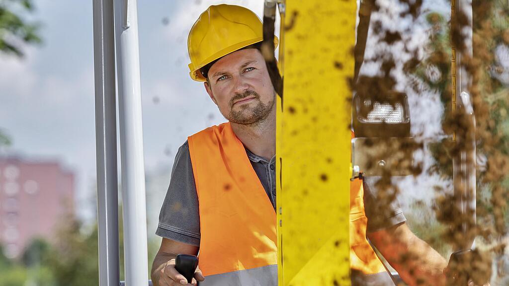 Wacker Neuson employee at work