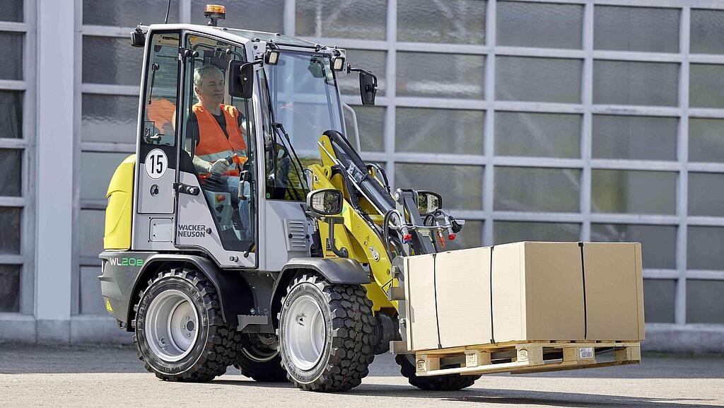 WN_PGK_image_WL20e_Kabine_Li-ion_Palettengabel_112A8570_action.jpg