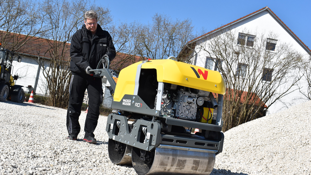 RD7 Walk behind roller on job site